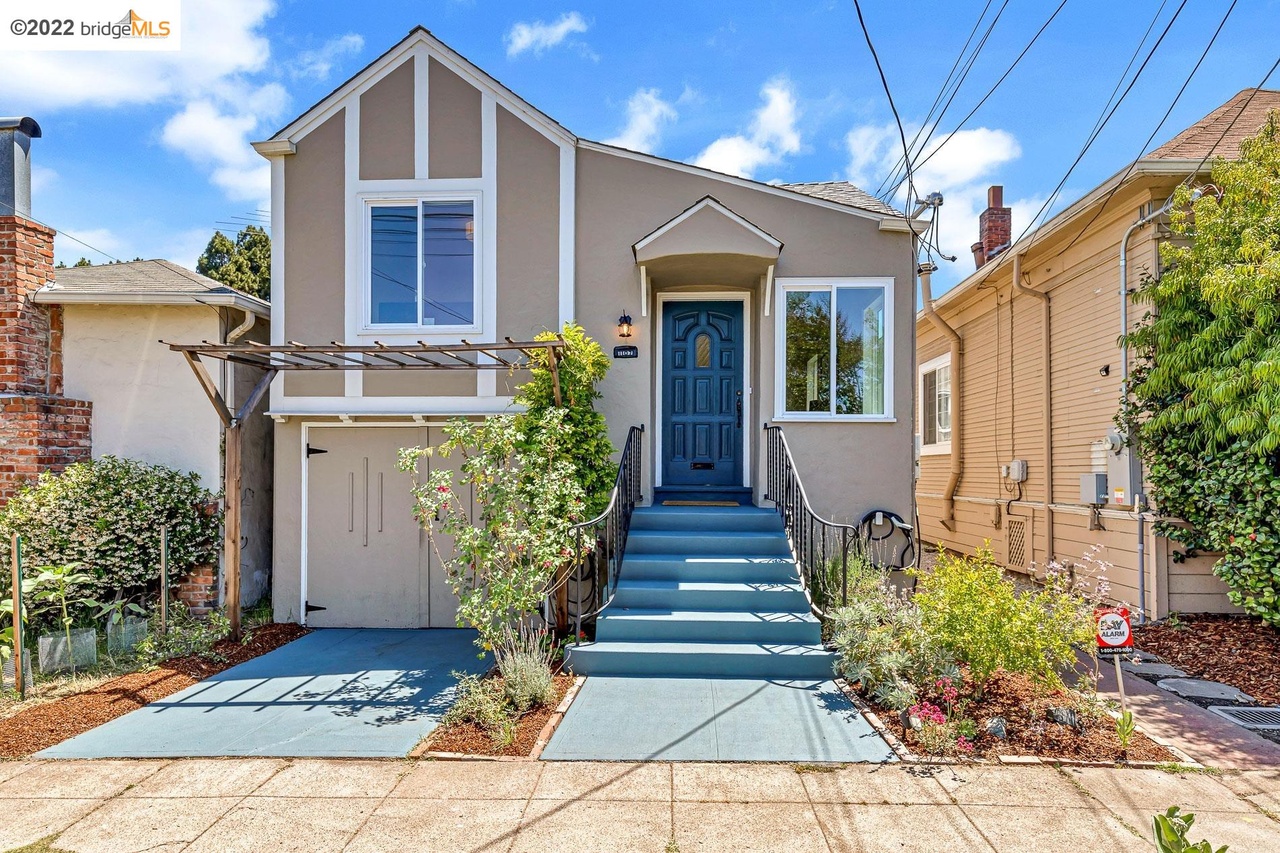 Exterior of 1107 Evelyn Ave