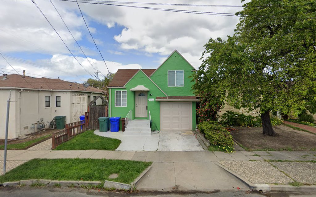 Exterior of 2511 Roosevelt Ave