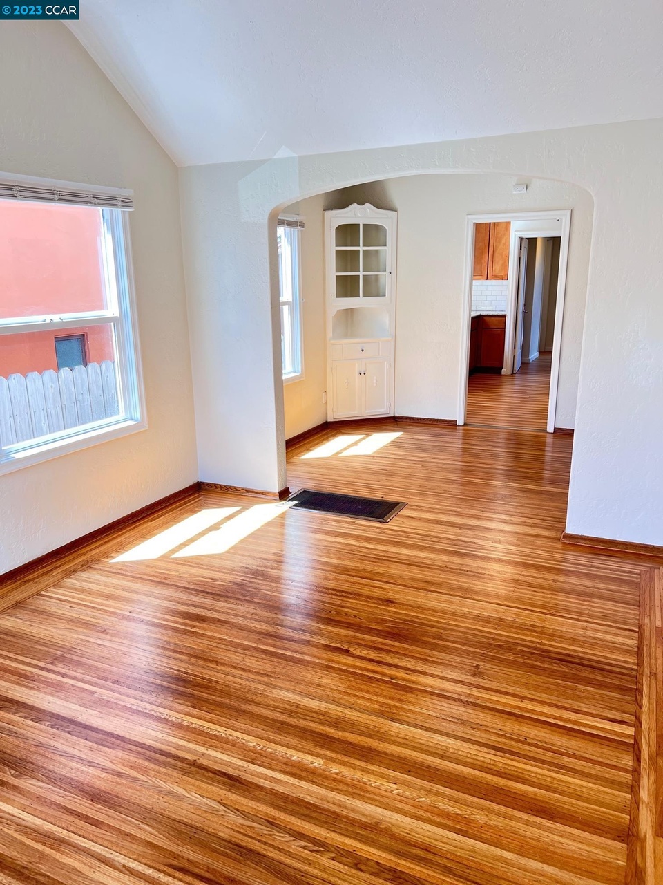555 26th St, additional photo 1