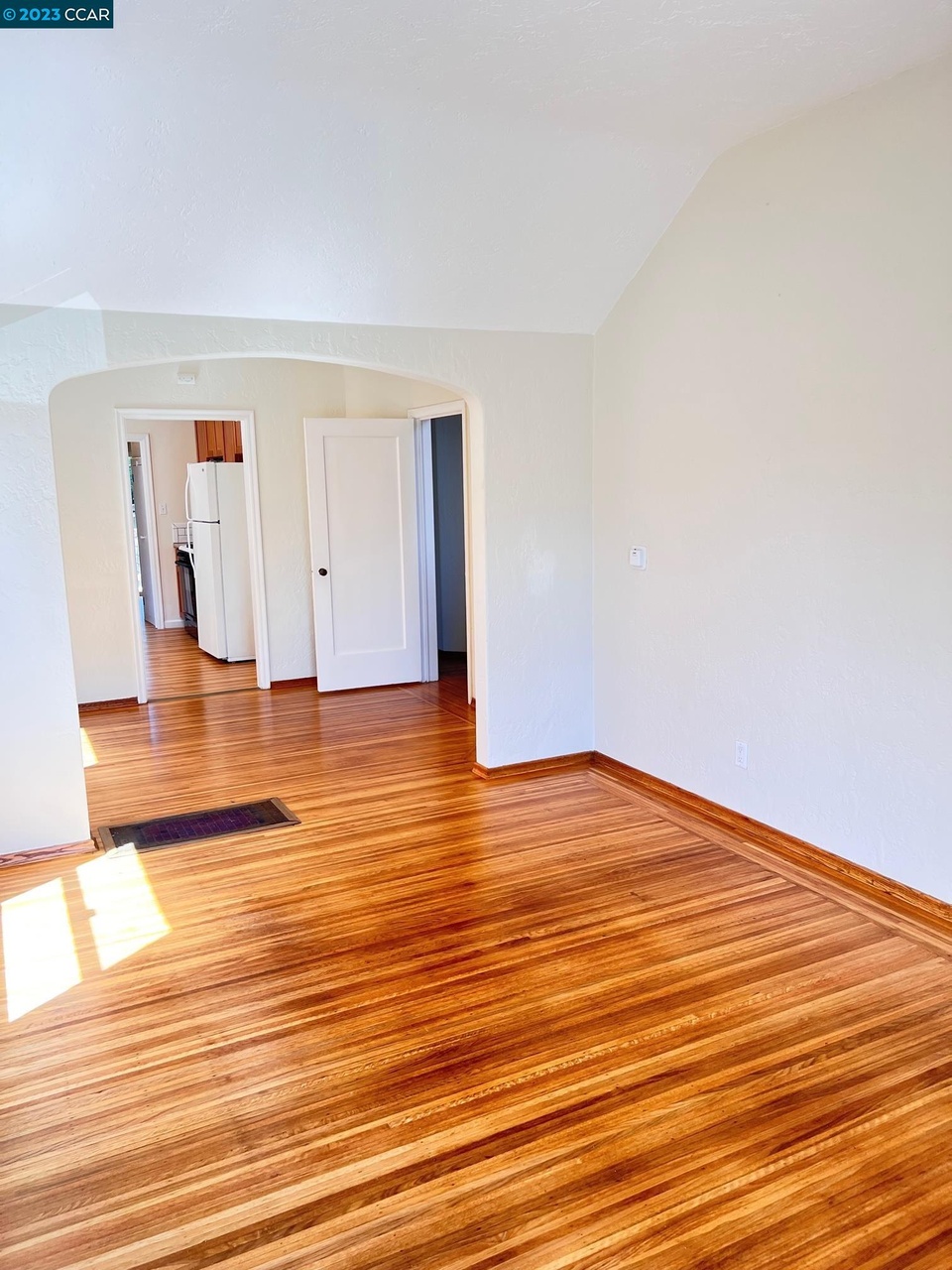 555 26th St, additional photo 2