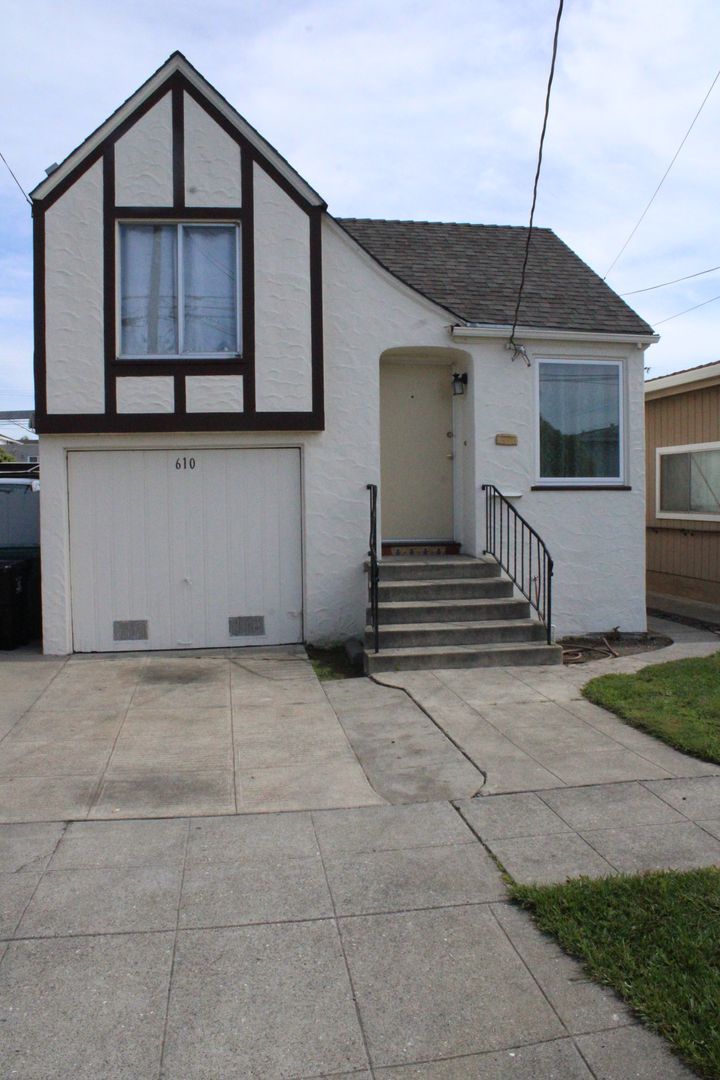 Exterior of 610 27th St, a 1940 MacGregor house in Richmond