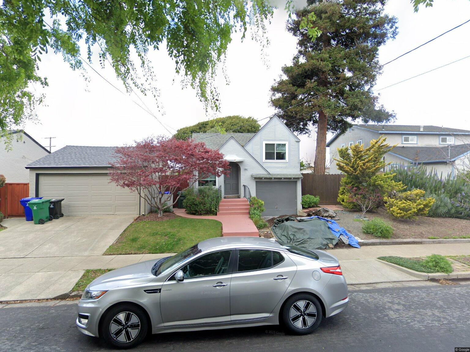 Exterior of 919 33rd St, a 1941 MacGregor house in Richmond