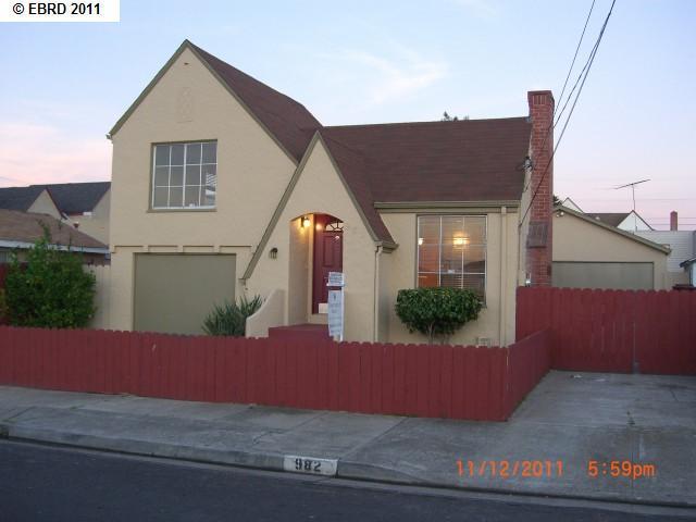 Exterior of 982 29th St